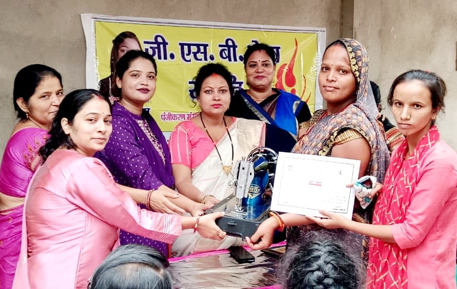 FREE SEWING MACHINE DISTRIBUTION FOR POOR WOMEN